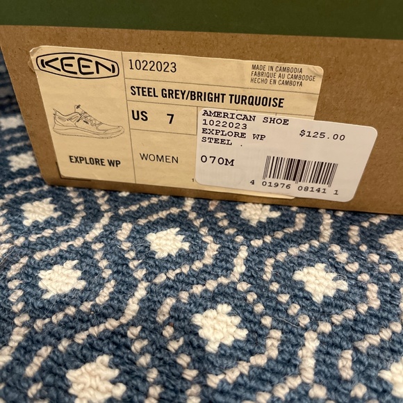 Keen waterproof sneakers 7 new in box - Picture 3 of 3